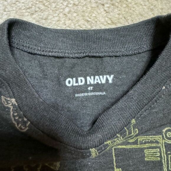 Toddler Boys Old Navy 4T - Picture 2 of 2